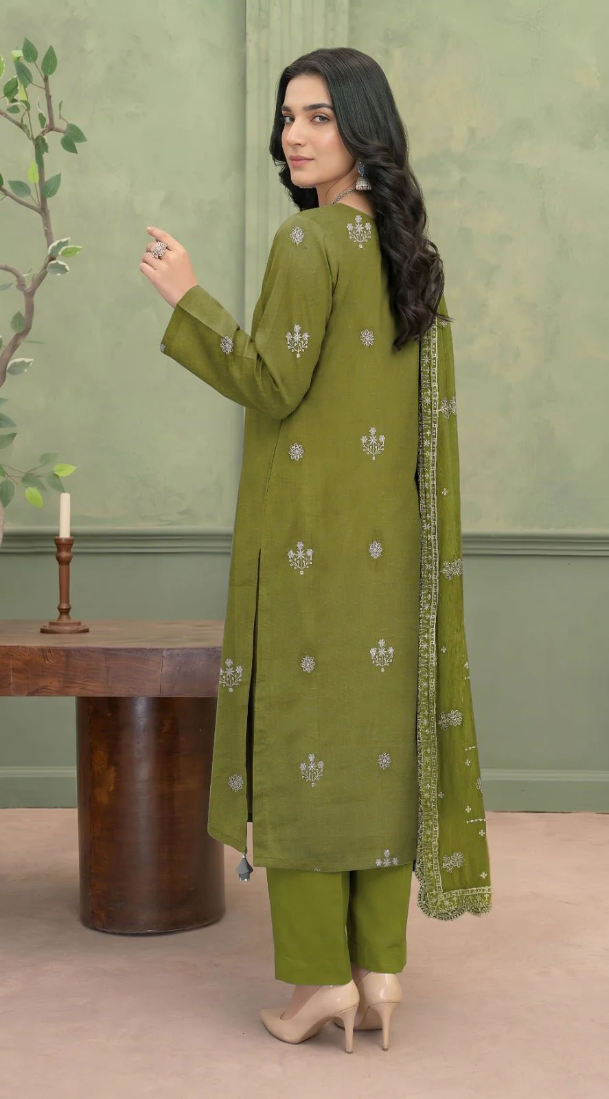 Zarmeen Emaan Premium Embroidered Lawn 3 Piece Unstitched Suit ZE-937 | Najma Javaid - Image 3
